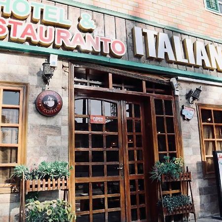 Italian House Hotell Baghdād Exteriör bild